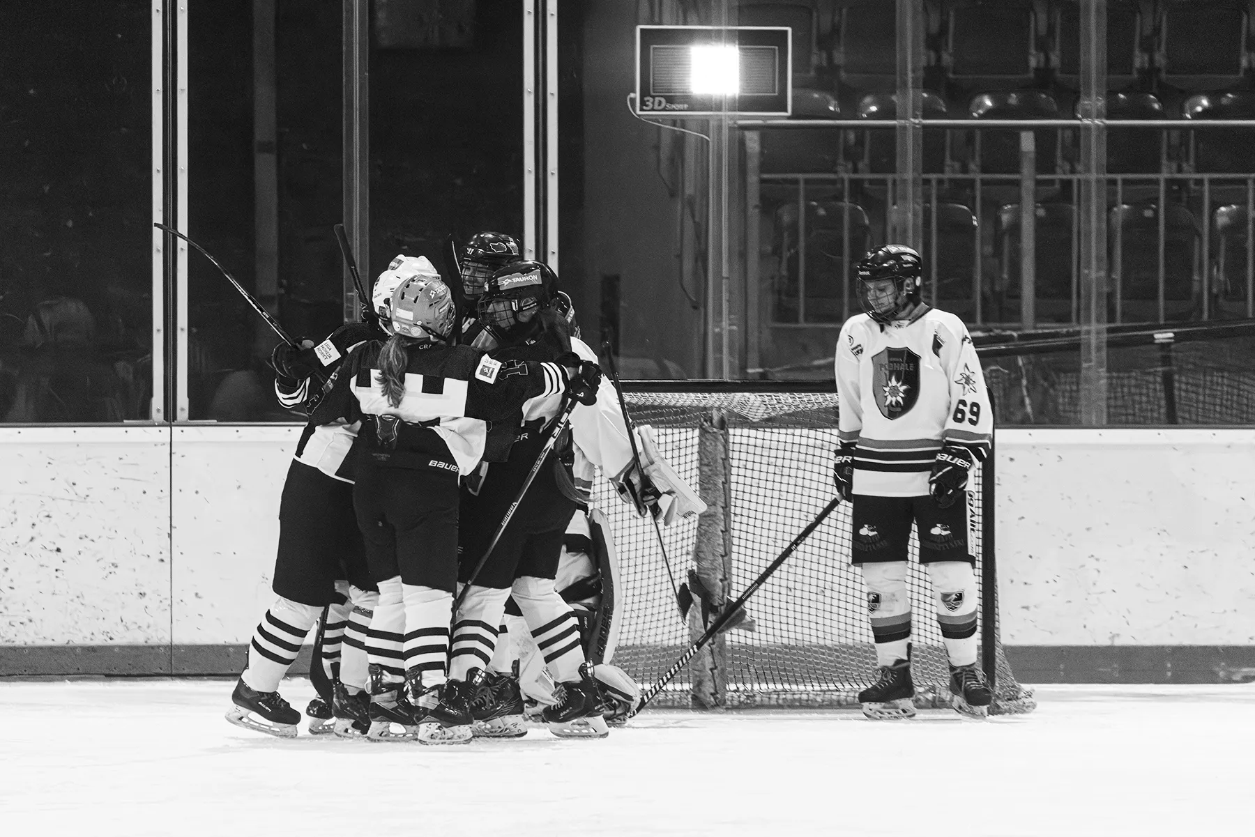 magda chudzik documentary photography womens ice hockey